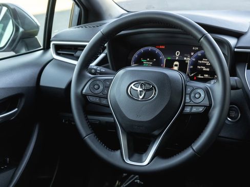 Used 2026 Toyota Corolla SE w/ SE Package FWD image 26
