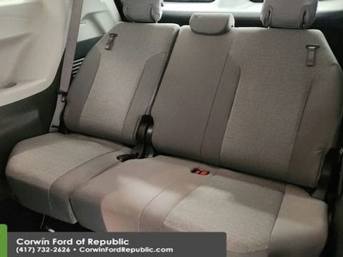 Used 2024 Toyota Sienna LE image 21