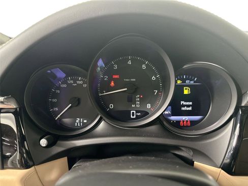 Certified 2026 Porsche Macan AWD/4WD image 19