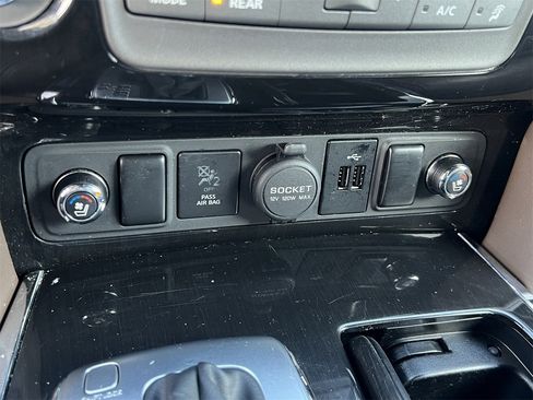 Certified 2020 Nissan Armada Platinum w/ Platinum Reserve Package image 18