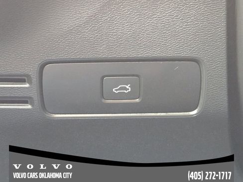 Certified 2025 Volvo XC40 B5 Plus image 21