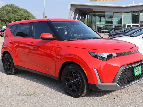 Used 2024 Kia Soul S FWD image 4