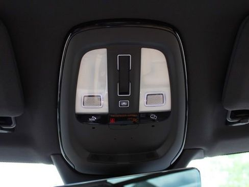 Certified 2025 Volvo XC90 T8 Ultra w/ Protection Package Premier AWD/4WD image 39