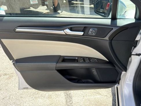 Used 2017 Ford Fusion Energi Titanium FWD image 21