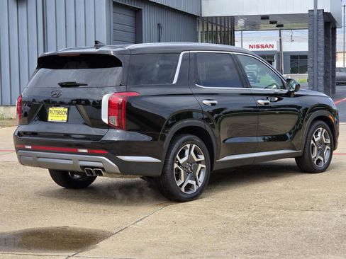 Used 2024 Hyundai Palisade SEL w/ Premium Package FWD image 4