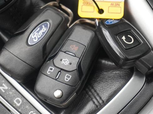 Used 2016 Ford Fusion SE FWD image 23
