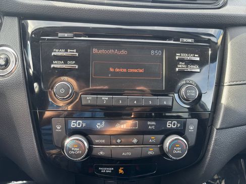 Used 2017 Nissan Rogue SV AWD/4WD image 21