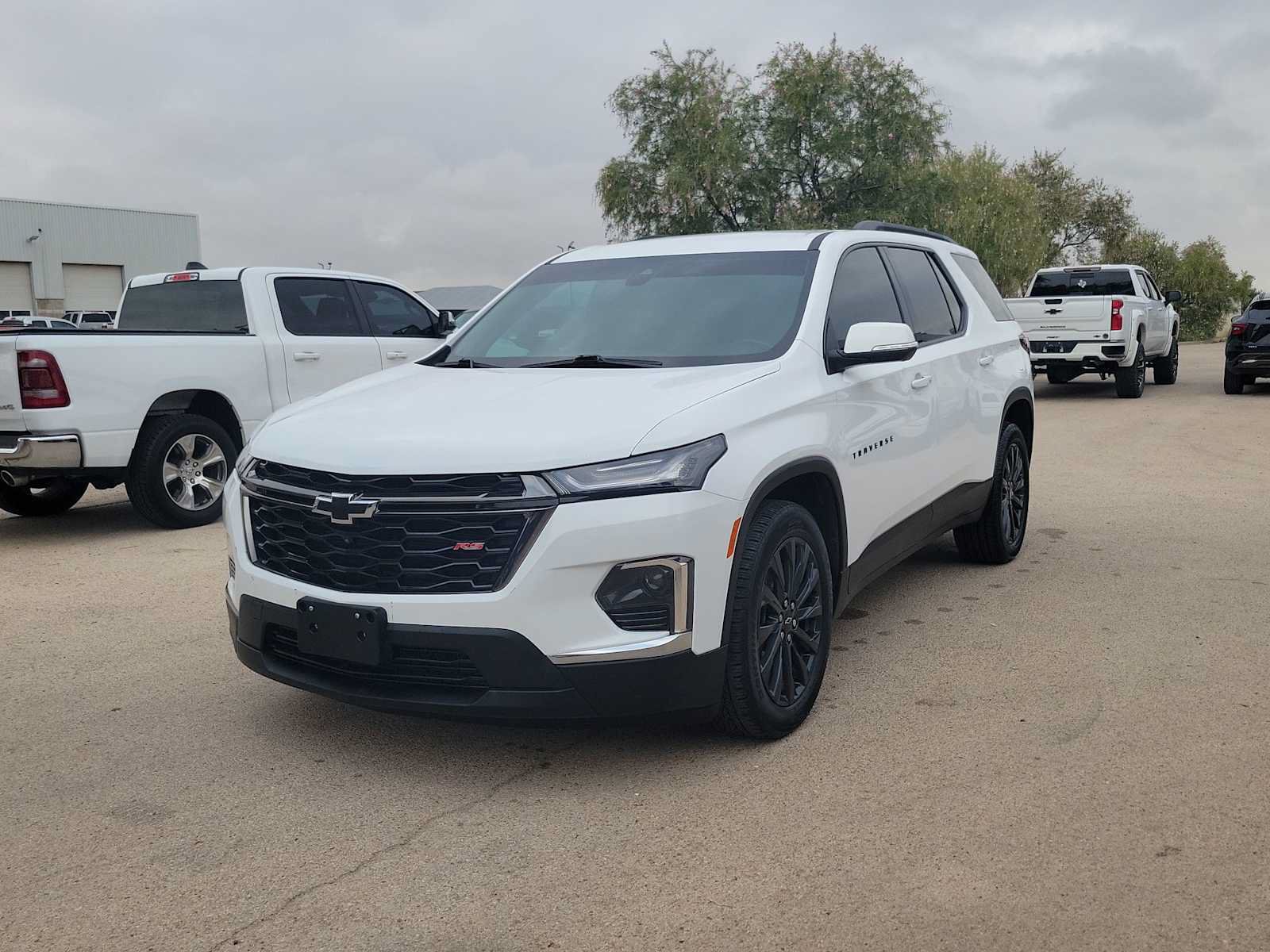 Used 2023 Chevrolet Traverse RS FWD image 4