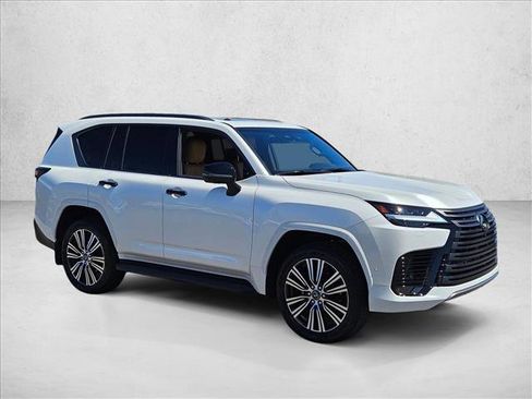 Used 2025 Lexus LX 700h Luxury w/ Appearance Package image 3