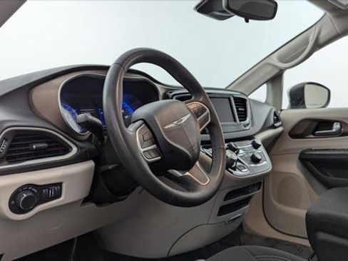 Used 2023 Chrysler Voyager LX FWD image 23