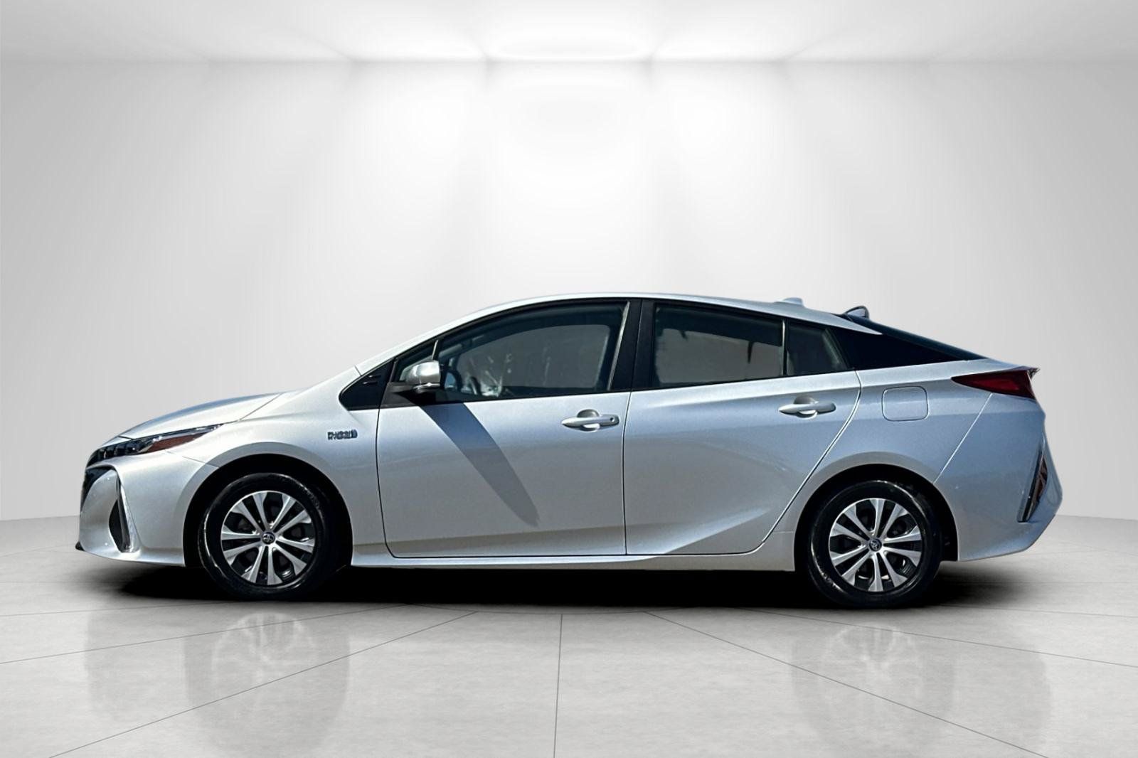 Used 2021 Toyota Prius Prime XLE w/ Carpet Mat Package (TMS) FWD image 6