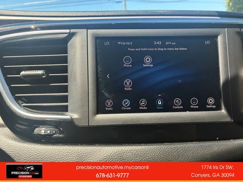Used 2020 Chrysler Pacifica Touring-L FWD image 23