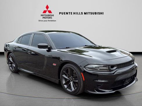 Used 2019 Dodge Charger Scat Pack w/ Navigation & Travel Group image 2