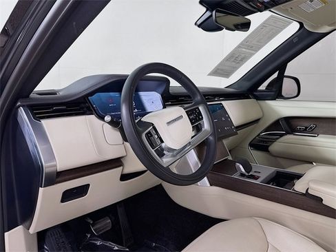 Used 2025 Land Rover Range Rover SE image 9
