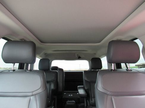 Used 2025 Ford Expedition Active AWD/4WD image 31
