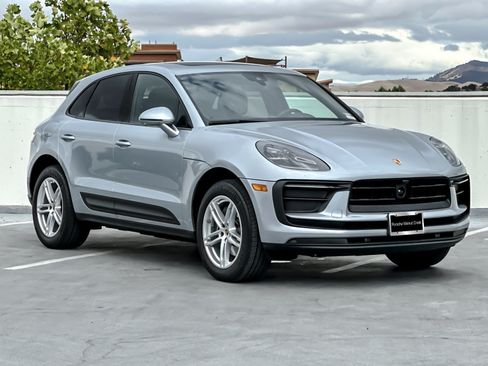 Certified 2026 Porsche Macan AWD/4WD image 11