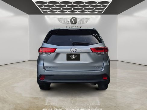 Used 2019 Toyota Highlander XLE image 4
