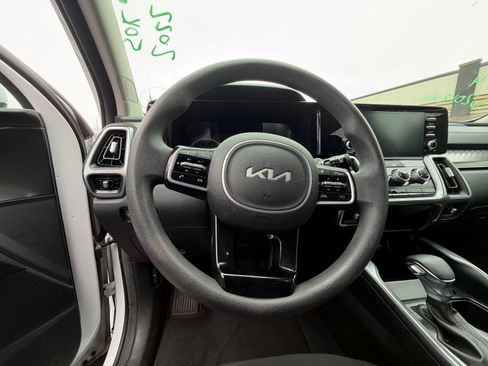 Certified 2022 Kia Sorento LX FWD image 11