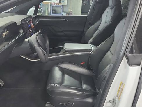 Used 2022 Tesla Model X Plaid image 6