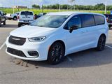 New 2026 Chrysler Pacifica Select image 2