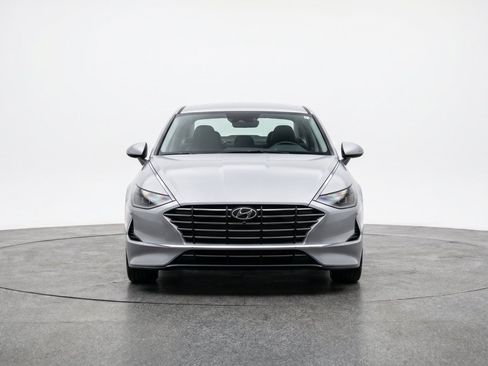 Used 2025 Hyundai Sonata SEL FWD image 2