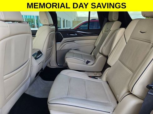 Used 2023 Cadillac Escalade Premium Luxury w/ Performance Package AWD/4WD image 15