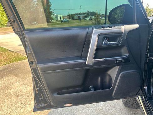 Used 2016 Toyota 4Runner Limited image 11