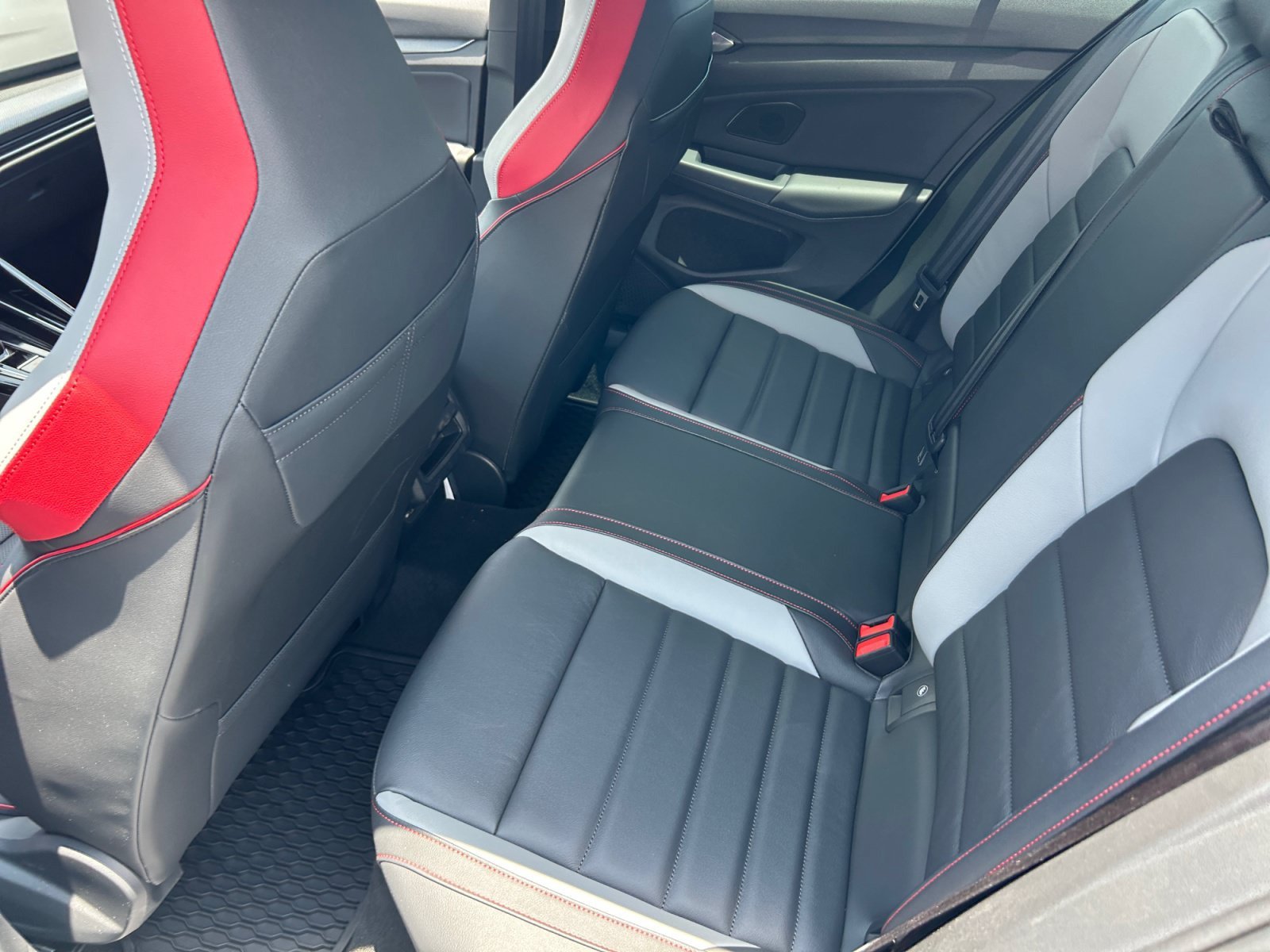 New 2026 Volkswagen GTI SE FWD image 17