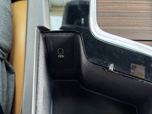 Used 2023 Volvo XC60 B5 Ultimate w/ Climate Package image 37