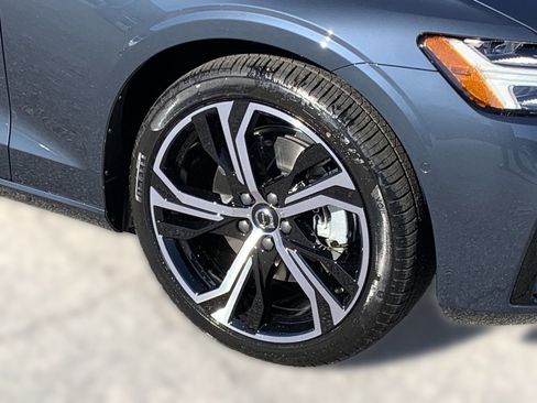 New 2024 Volvo S60 B5 Plus w/ Climate Package image 9