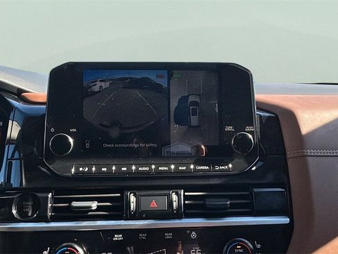 Used 2025 Nissan Pathfinder Platinum image 26