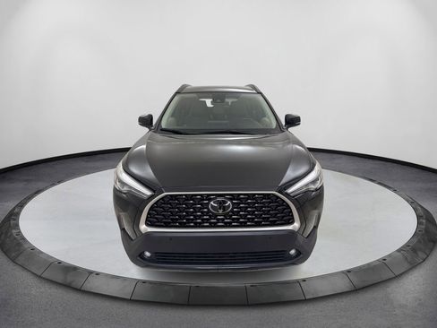 Used 2022 Toyota Corolla Cross XLE FWD image 2