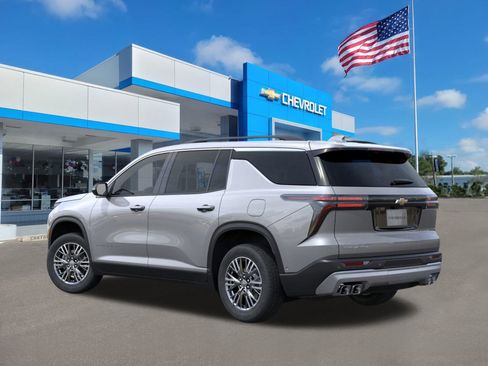 New 2026 Chevrolet Traverse LT image 3