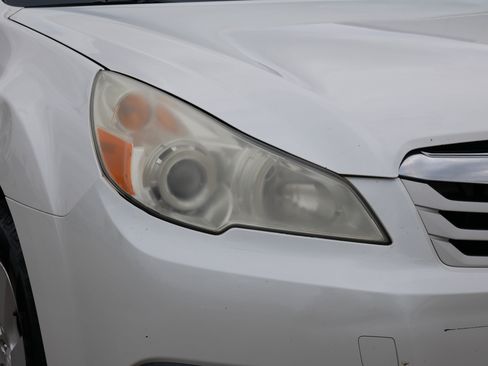 Used 2011 Subaru Outback 2.5i Premium w/ All-Weather Pkg AWD/4WD image 16