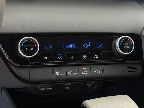 Used 2023 Hyundai Elantra SEL FWD image 12