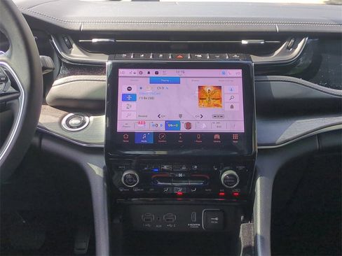 Used 2022 Jeep Grand Cherokee Overland image 20