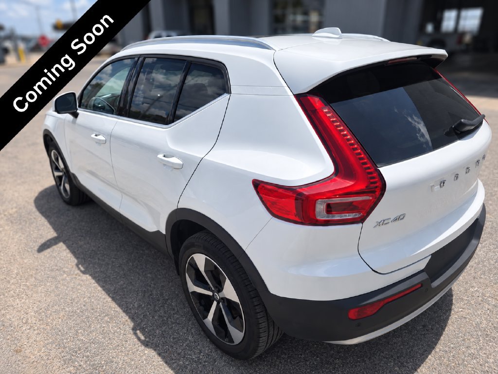 Certified 2025 Volvo XC40 B5 Plus AWD/4WD image 12
