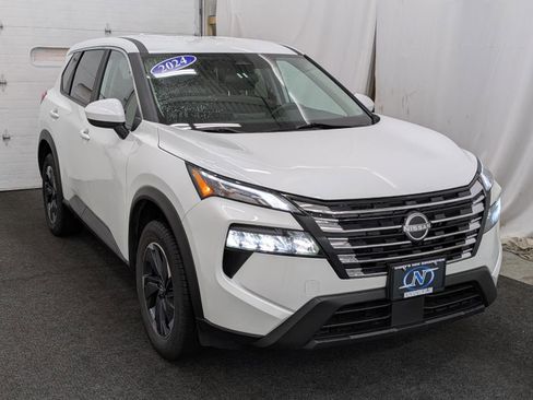 Used 2024 Nissan Rogue SV image 15