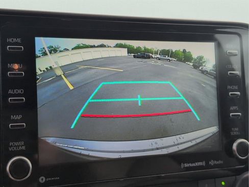 Used 2022 Toyota Highlander XLE image 19