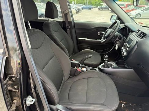 Used 2019 Kia Soul FWD image 12