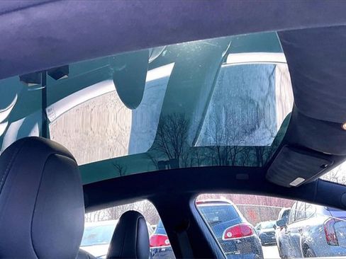 Used 2021 Tesla Model S Plaid image 21