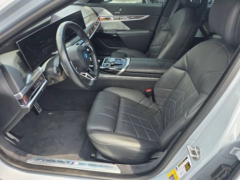 Used 2023 BMW i7 xDrive60 AWD/4WD image 9