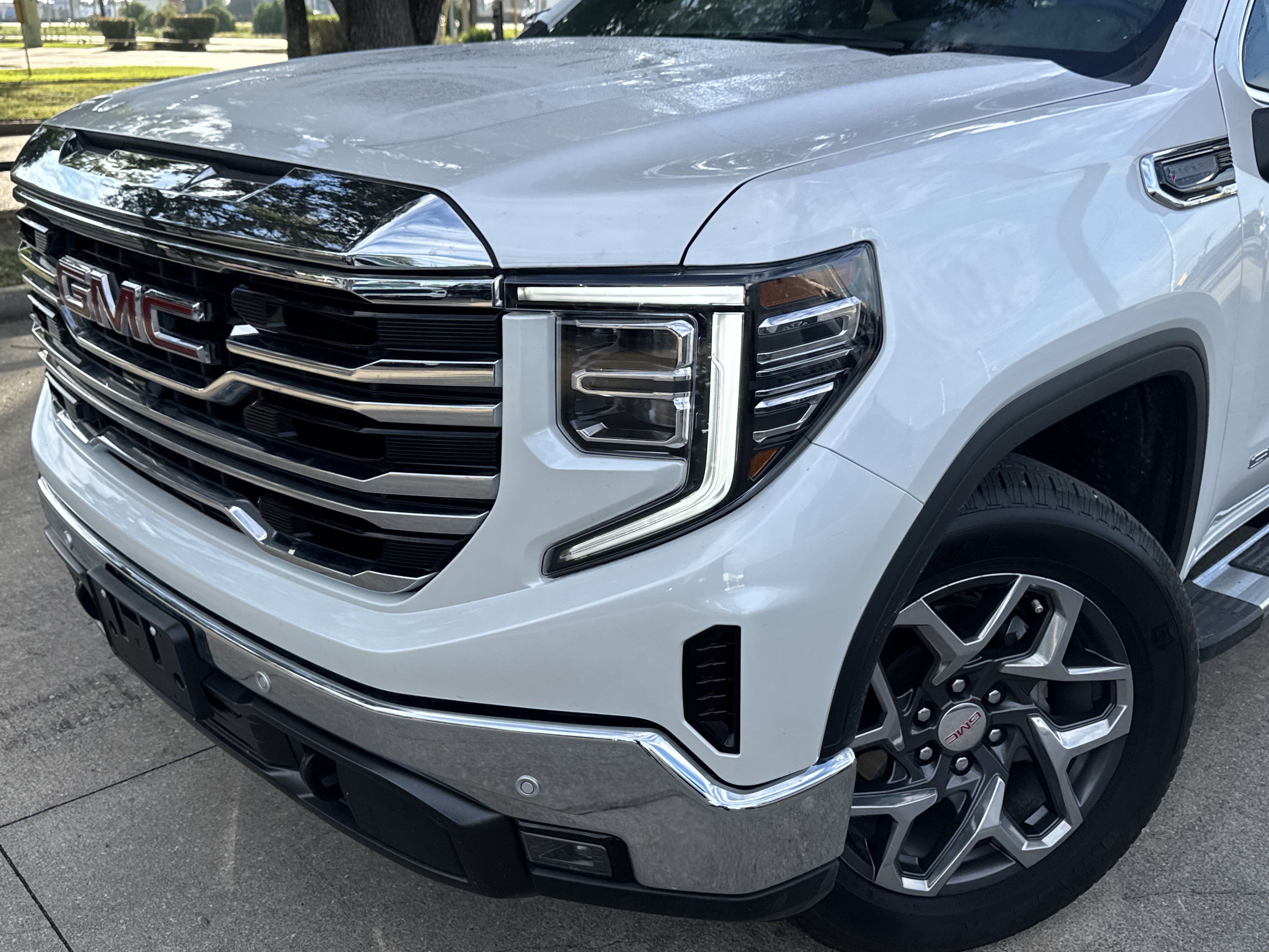 Used 2024 GMC Sierra 1500 SLT RWD image 2