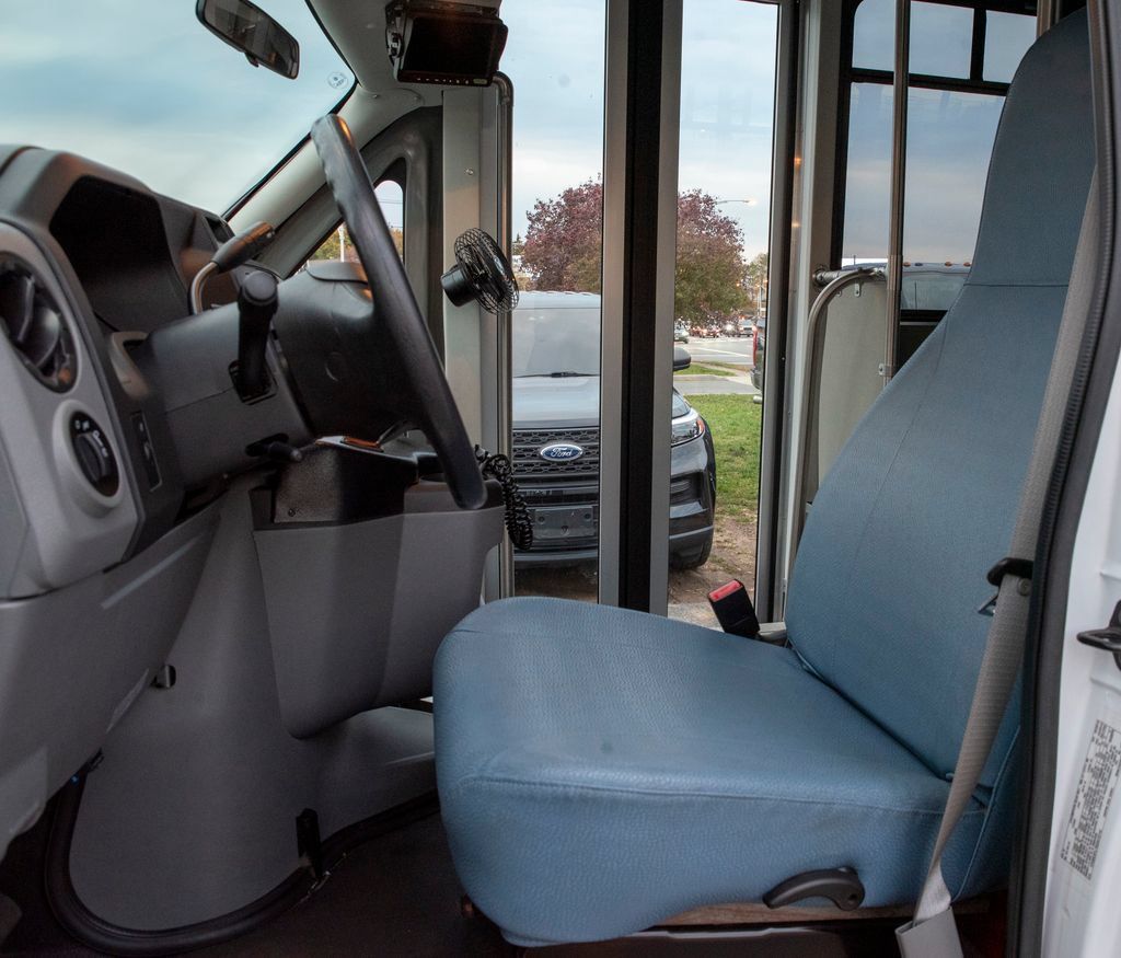 Used 2014 Ford E-350 and Econoline 350 Super Duty RWD image 11