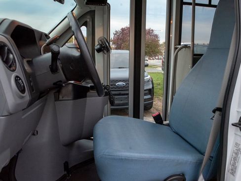 Used 2014 Ford E-350 and Econoline 350 Super Duty image 11