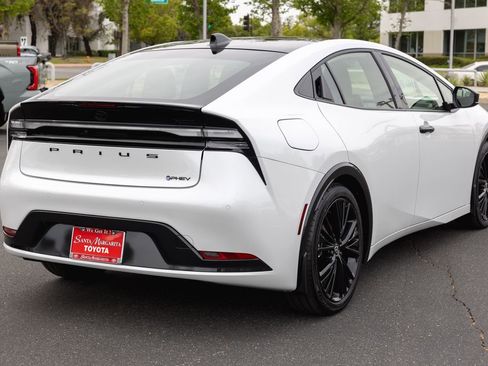 Used 2026 Toyota Prius Plug-In Hybrid image 5
