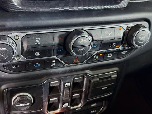 Used 2023 Jeep Wrangler Unlimited Sahara AWD/4WD image 24