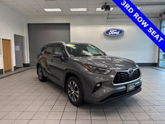 Used 2024 Toyota Highlander XLE video 1