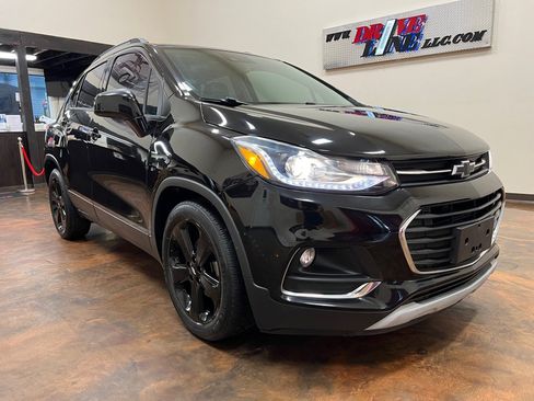 Used 2018 Chevrolet Trax Premier w/ Midnight Edition image 3