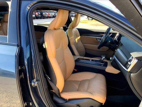 Used 2020 Volvo V90 T6 Cross Country image 8